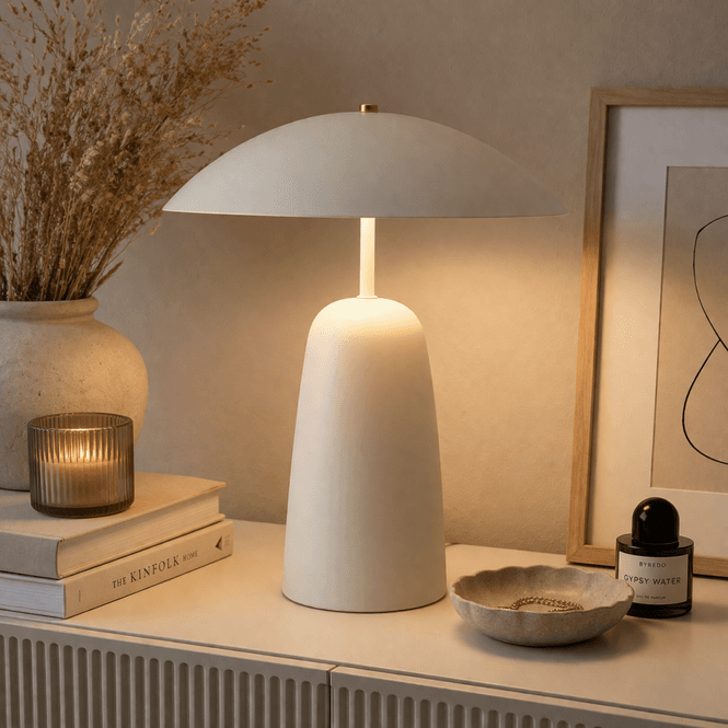 Hovedbilde Stor bordlampe i off-white metall
